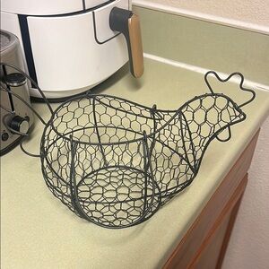 Black Wire Chicken Basket
